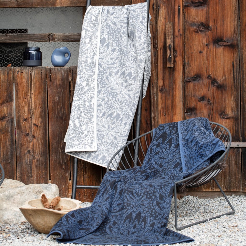David Fussenegger Wohndecke Velvet 'Ornament' 135 x 200 cm Blau