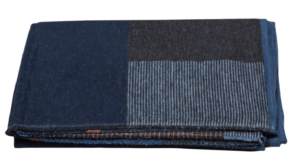 David Fussenegger Wohndecke Luca 'Patch' 140 x 200 cm Blau