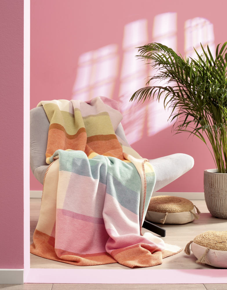 Preview: Biederlack Wohn- und Kuscheldecke 'Floating Forms' 150 x 200 cm Bunt