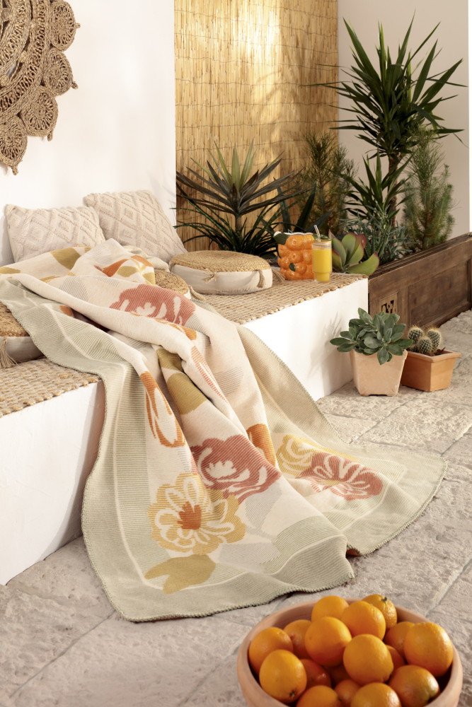 Preview: Biederlack Wohn- und Kuscheldecke 'Bloom Frame' 150 x 200 cm Bunt