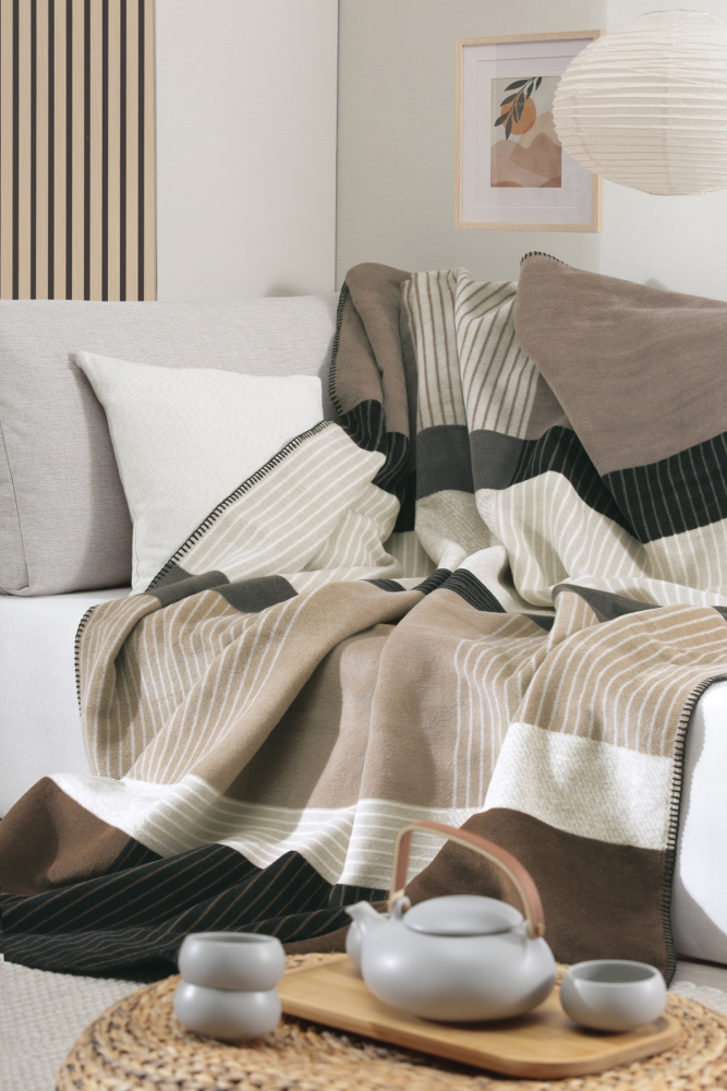Preview: Biederlack Wohn- und Kuscheldecke 'Origin Check' 150 x 200 cm Braun