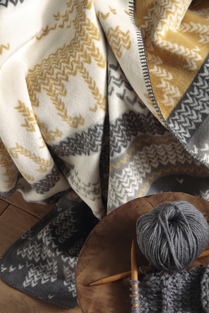 Biederlack Wohn- und Kuscheldecke 'Winter Knit' 150 x 200 cm Grau