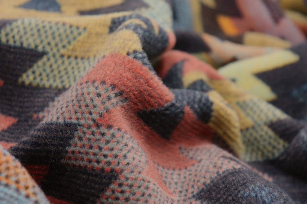 Preview: Biederlack Wohn- und Kuscheldecke 'Nomad Glow' 150 x 200 cm Bunt
