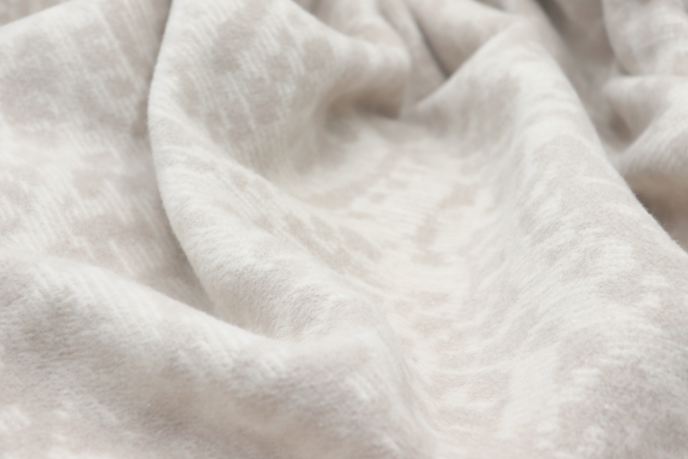 Biederlack Wohn- und Kuscheldecke 'Swinging Paisley' 150 x 200 cm Beige