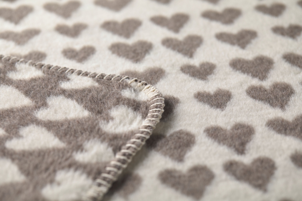 David Fussenegger Kurzflor- Wohndecke Savona 'Herzen' 150 x 200 cm Rauch - Beige