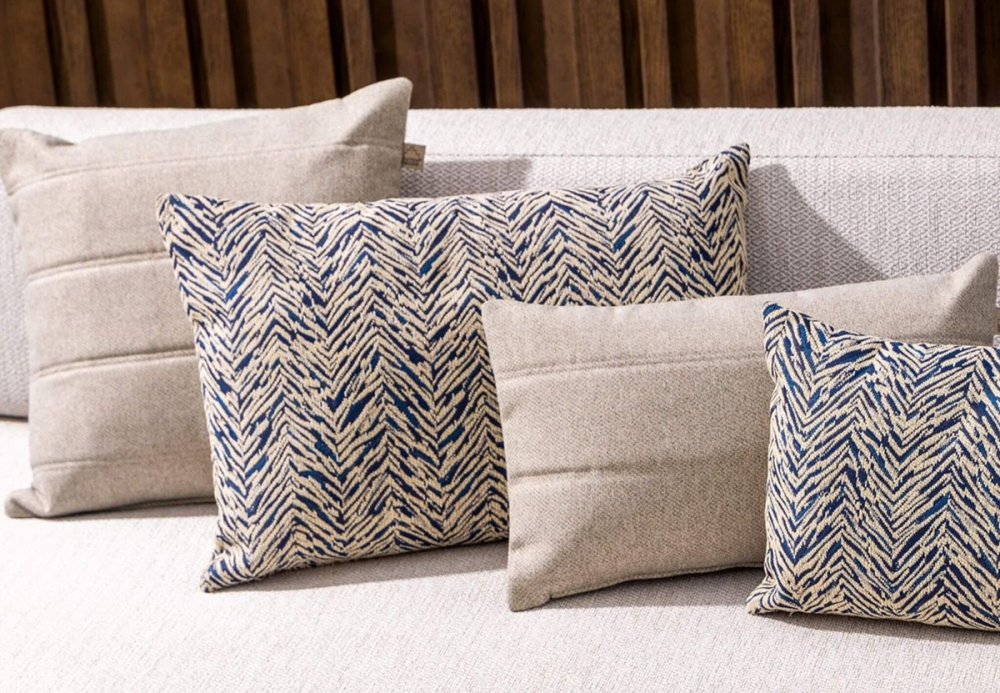 Preview: Dutch Decor Kissenhülle 'Augusta' 30 x 50 cm Insignia Blue - Blau