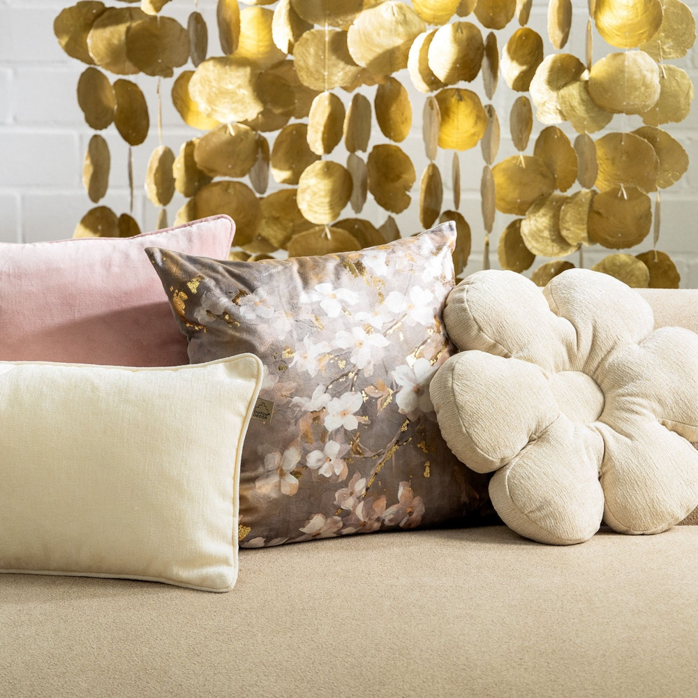 Preview: Dutch Decor gefülltes Kissen Blume 'Bloom' 43 x 43 cm Parchment - Beige