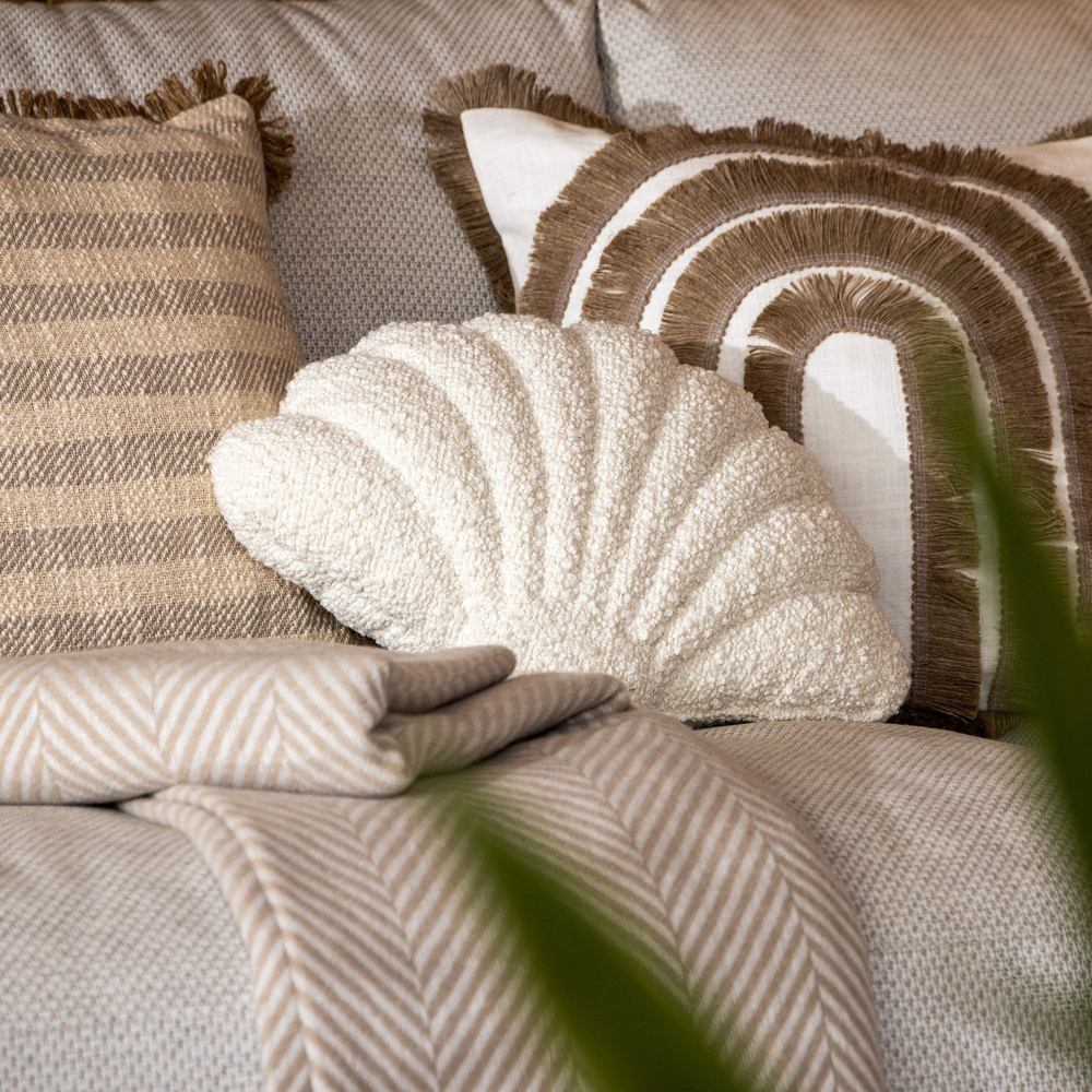 Preview: Textino gefülltes Kissen Muschel 'Julie' 34 x 45 cm Snow White - Weiß