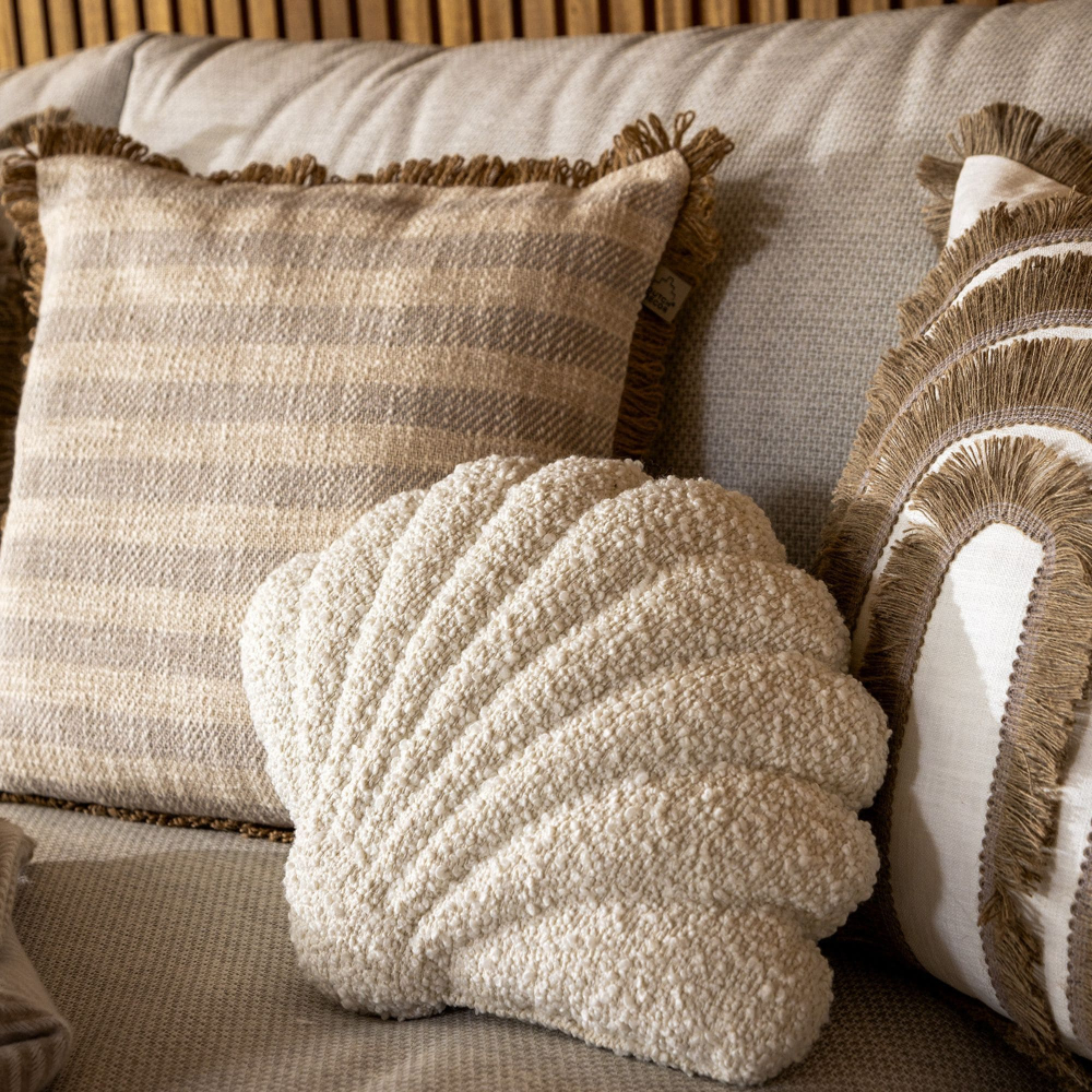 Preview: Textino gefülltes Kissen Muschel 'Julie' 34 x 45 cm Snow White - Weiß