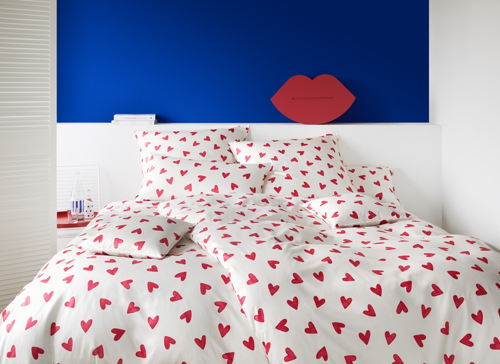 Preview: elegante Mako-Satin Bettwäsche 'Cherie' 135 x 200 cm Himbeerrot