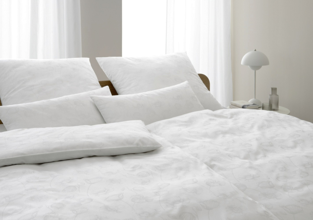 Preview: elegante Mako-Satin Bettwäsche 'Poppy' 135 x 200 cm Weiß