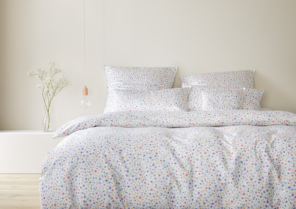 Preview: elegante Mako-Satin Bettwäsche 'Beauties' 135 x 200 cm Weiß