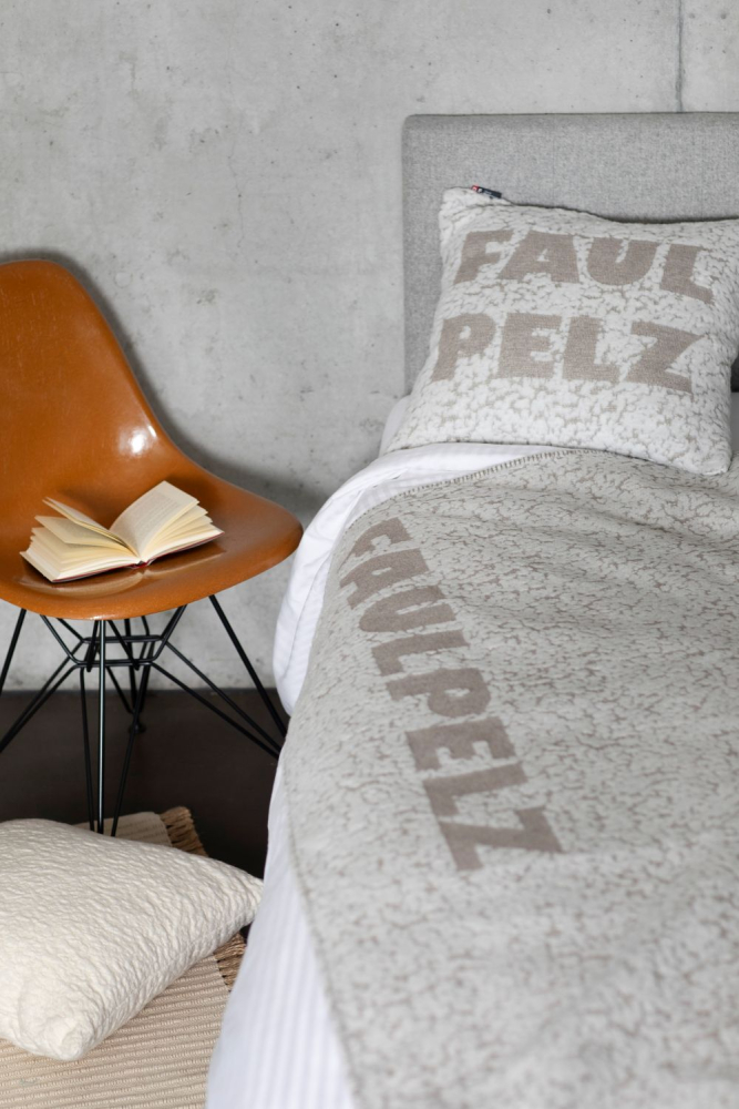 Preview: David Fussenegger Wohndecke Plaid Carla 'Faulpelz' 135 x 200 cm Filz- Hellgrau