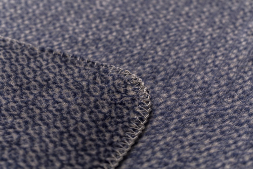 Preview: David Fussenegger Wohndecke Bamboo 'Faux Uni' 150 x 200 cm Marine- Blau