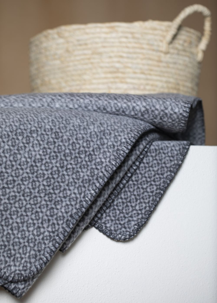 Preview: David Fussenegger Wohndecke Bamboo 'Faux Uni' 150 x 200 cm Anthrazit- Grau