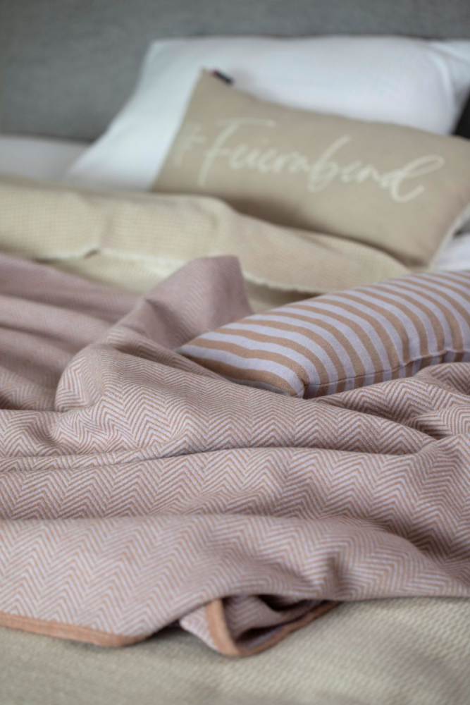 David Fussenegger Überwurf Wohndecke Luca 'Fischgrät' 220 x 240 cm Hellviola