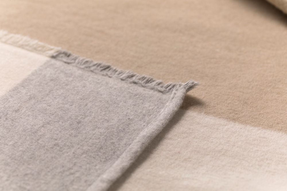 Preview: David Fussenegger Wohndecke Luca 'Urban Shapes' 140 x 200 cm Natur