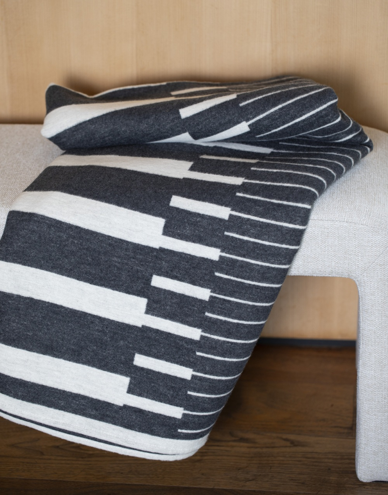 Preview: David Fussenegger Wohndecke Luca 'Piano' 140 x 200 cm Anthrazit