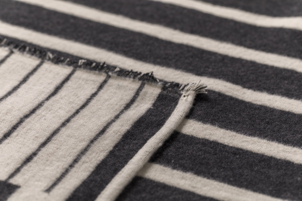 Preview: David Fussenegger Wohndecke Luca 'Piano' 140 x 200 cm Anthrazit