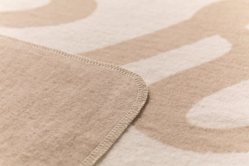 Preview: David Fussenegger Wohndecke Silvretta 'heute nichts erlebt...' 140 x 200 cm Rohweiß