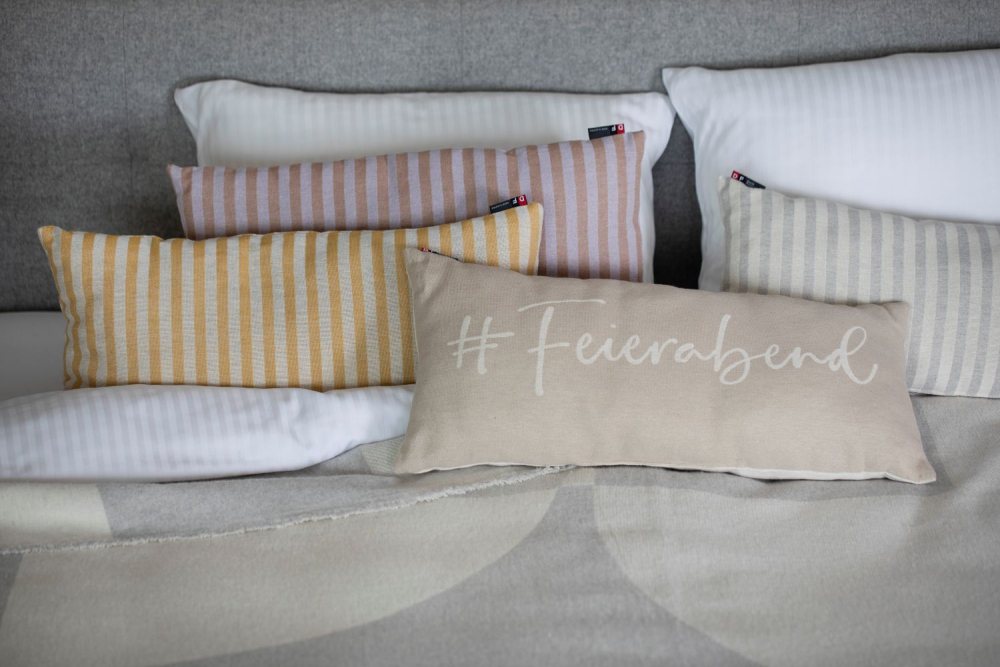 Preview: David Fussenegger Kissen gefüllt Havanna 'Streifen' 26 x 60 cm Hellgelb