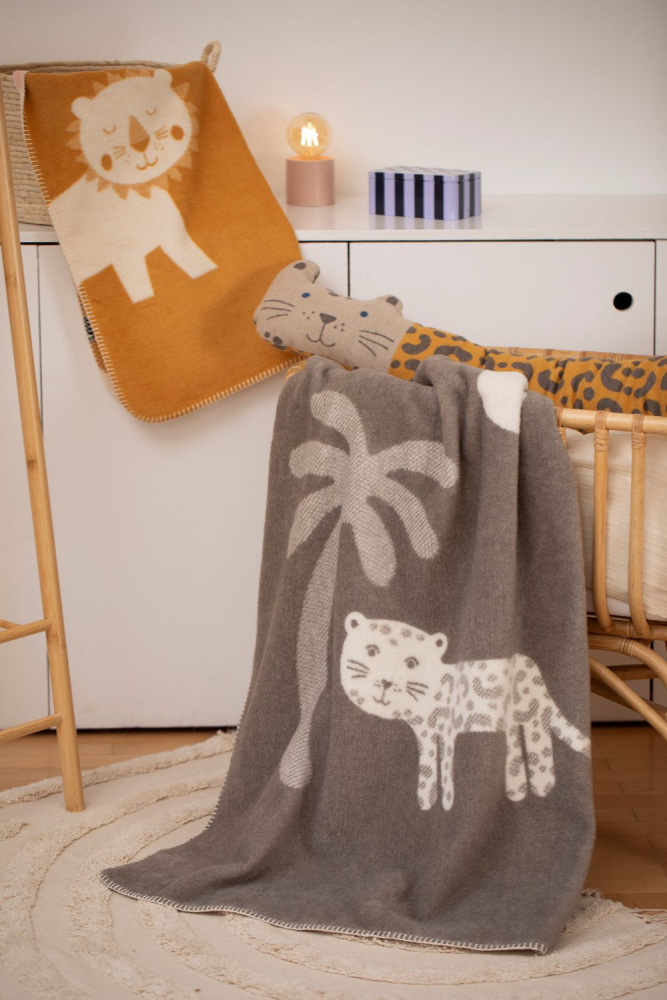 Preview: David Fussenegger Kinderdecke Mila 'Leo' 100 x 150 cm Rauch