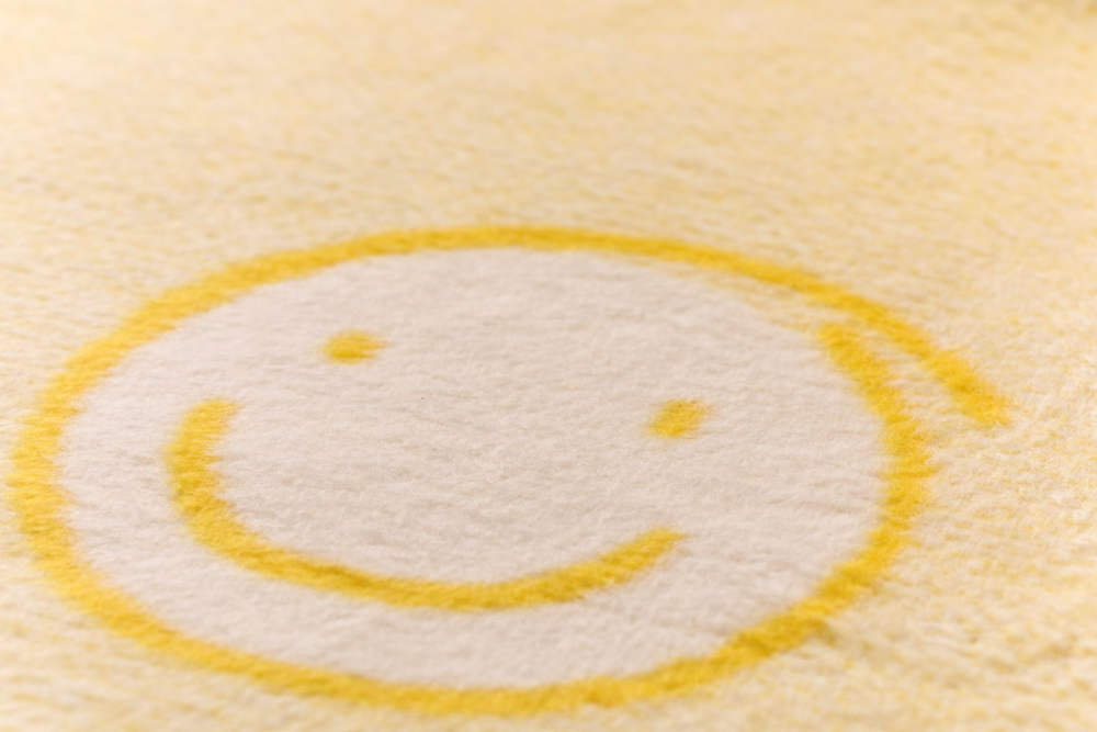 Preview: David Fussenegger Kinderdecke Mila 'Happy Faces' 150 x 200 cm Gelb