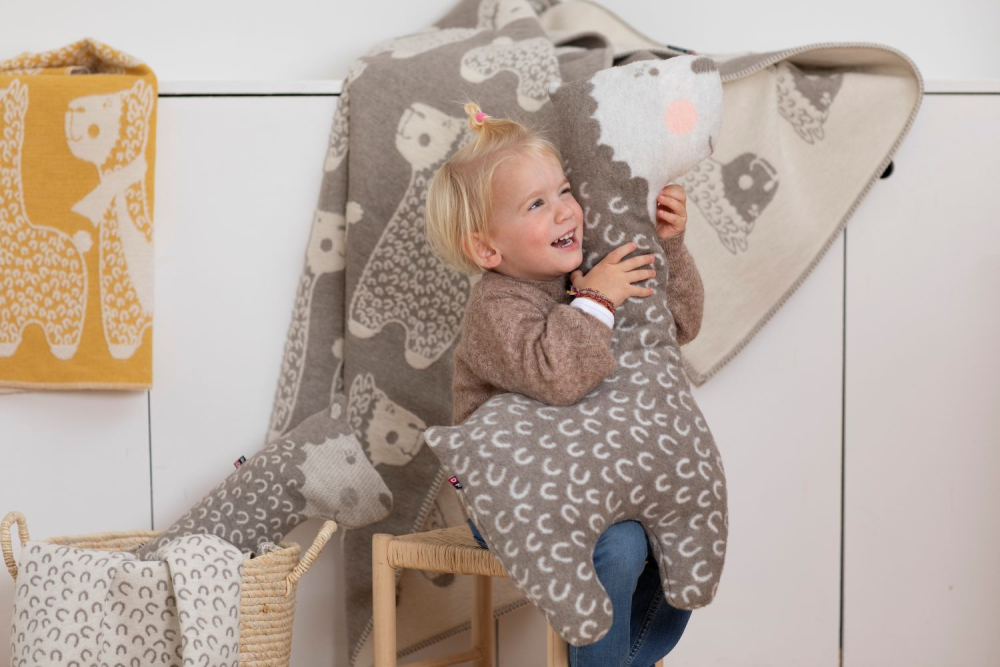 Preview: David Fussenegger Kissen gefüllt Mila 'Alpaka' 35 x 66 cm Rauch- Beige