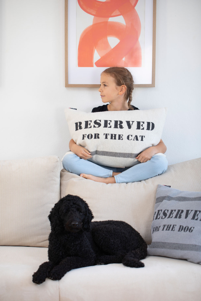 Preview: David Fussenegger Kissenhülle Nova 'reserved for the cat' 40 x 60 cm Rohweiß