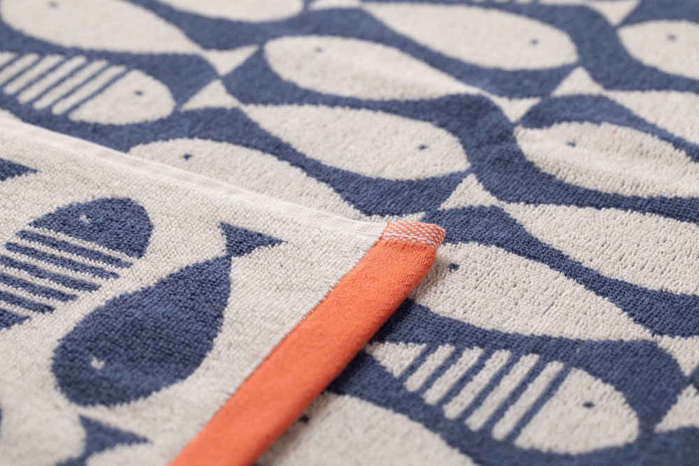 Preview: David Fussenegger Playa Frottee- Strandtuch 'Sardines' 140 x 180 cm Marine- Blau
