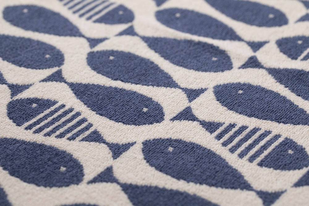 Preview: David Fussenegger Playa Frottee- Strandtuch 'Sardines' 140 x 180 cm Marine- Blau
