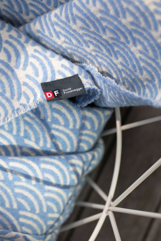 David Fussenegger Wohndecke Lino 'Mini Waves' 135 x 200 cm Marine- Blau