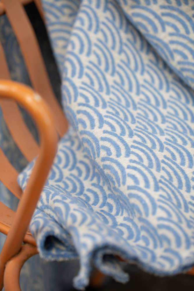 Preview: David Fussenegger Wohndecke Lino 'Mini Waves' 135 x 200 cm Marine- Blau