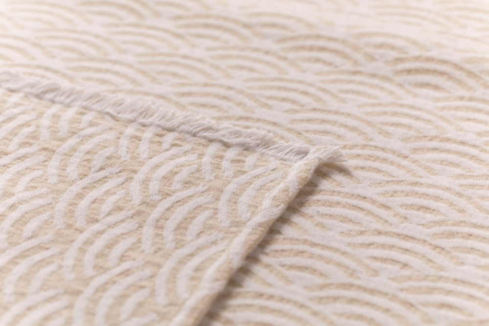 Preview: David Fussenegger Wohndecke Lino 'Mini Waves' 135 x 200 cm Rohweiß- Creme