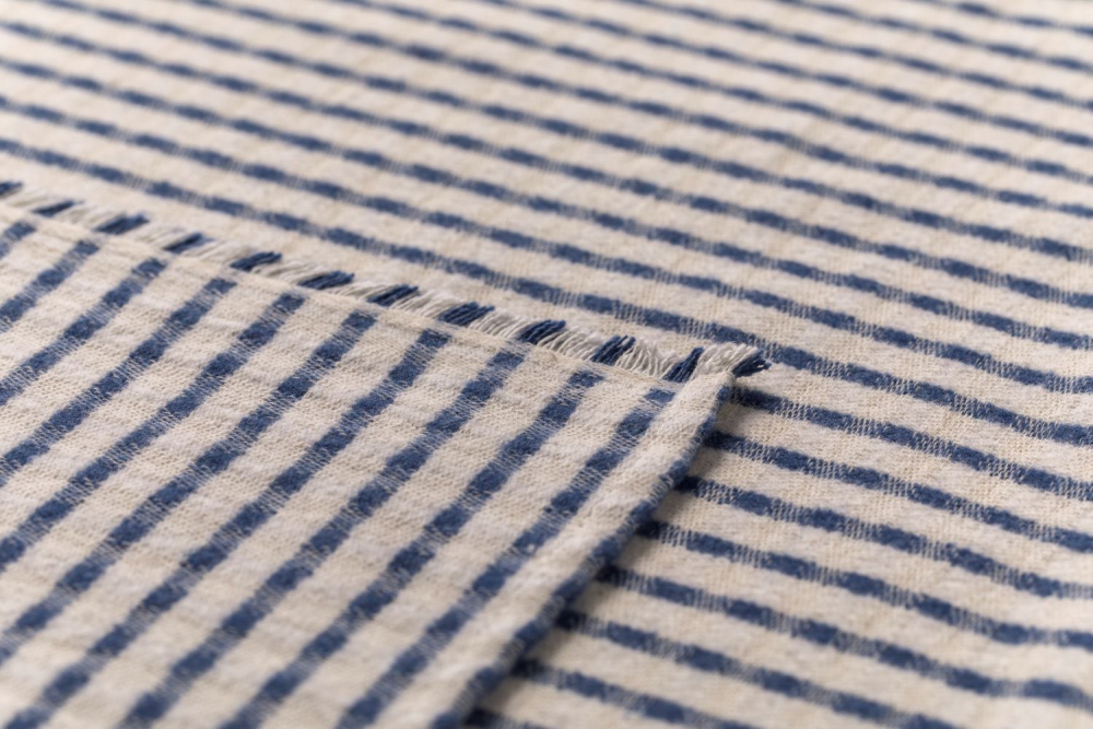 Preview: David Fussenegger Wohndecke Riva 'Streifen strukturiert' 140 x 180 cm Marine- Blau