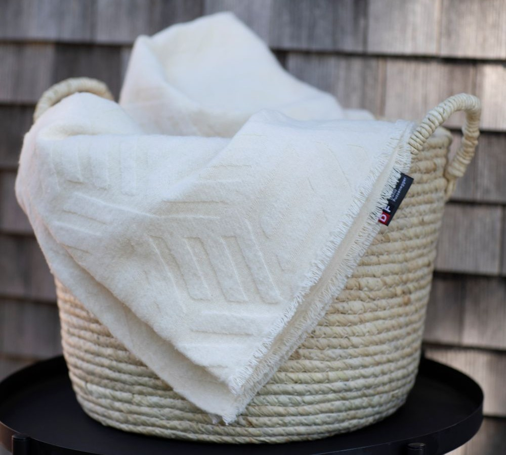 David Fussenegger Wohndecke Riva 'Hexaflow' 140 x 180 cm Rohweiß- Ecrue