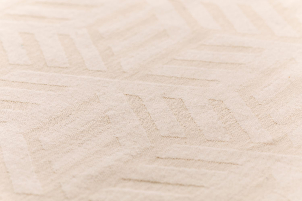 David Fussenegger Wohndecke Riva 'Hexaflow' 140 x 180 cm Rohweiß- Ecrue