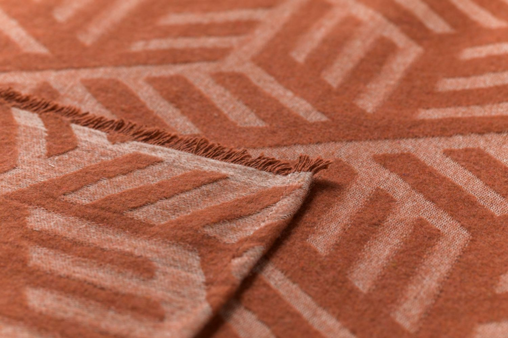 Preview: David Fussenegger Wohndecke Riva 'Hexaflow' 140 x 180 cm Kupfer- Orange