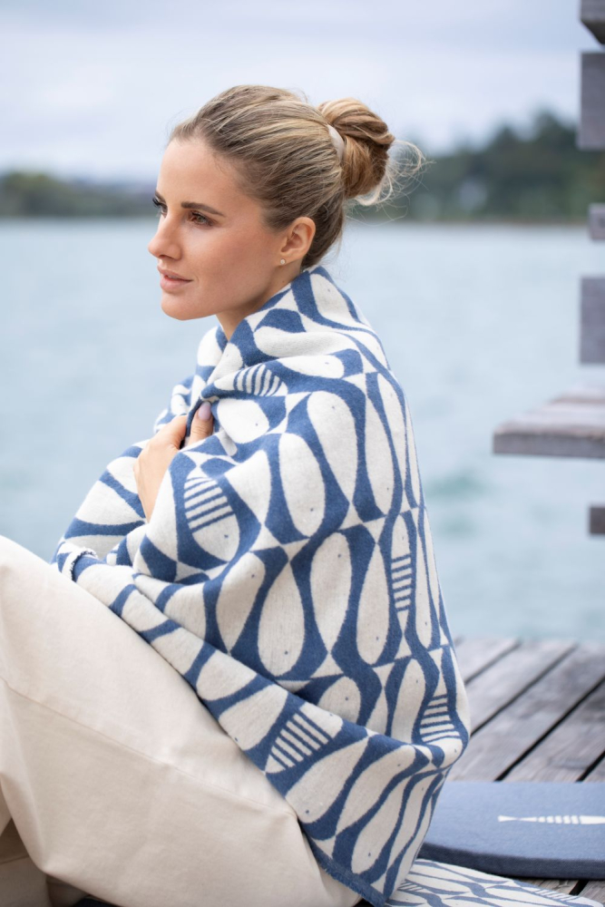 David Fussenegger Wohndecke Luca 'Sardines' 140 x 200 cm Marine- Blau