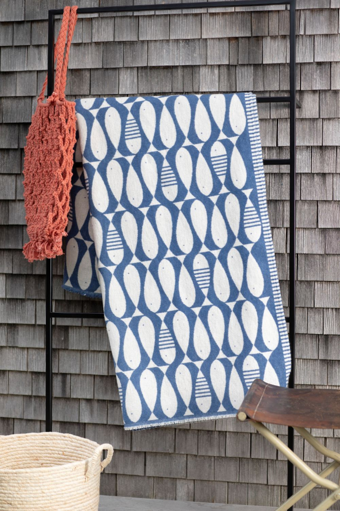 David Fussenegger Wohndecke Luca 'Sardines' 140 x 200 cm Marine- Blau