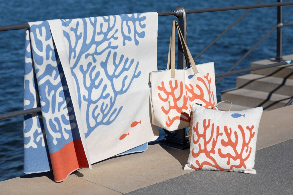 Preview: David Fussenegger Kissenhülle Nova 'Koralle' 50 x 50 cm Rohweiß- Creme