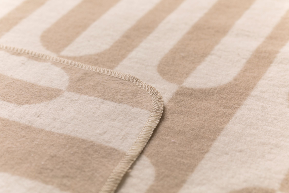 Preview: David Fussenegger Wohndecke Silvretta 'Ellipsa' 140 x 200 cm Natur- Beige