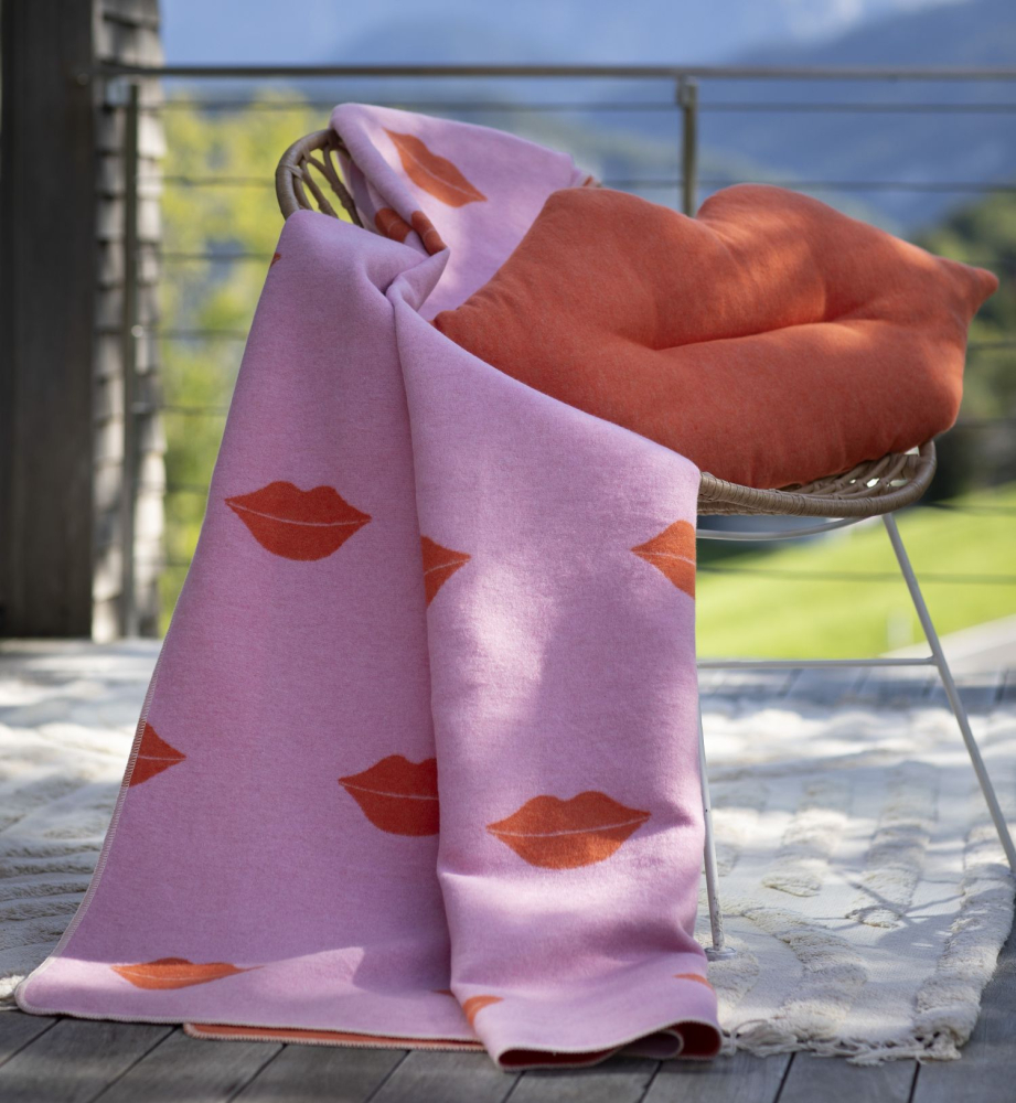 Preview: David Fussenegger Wohndecke Silvretta 'Red Lips' 140 x 200 cm Rosa