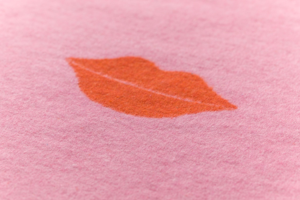 Preview: David Fussenegger Wohndecke Silvretta 'Red Lips' 140 x 200 cm Rosa