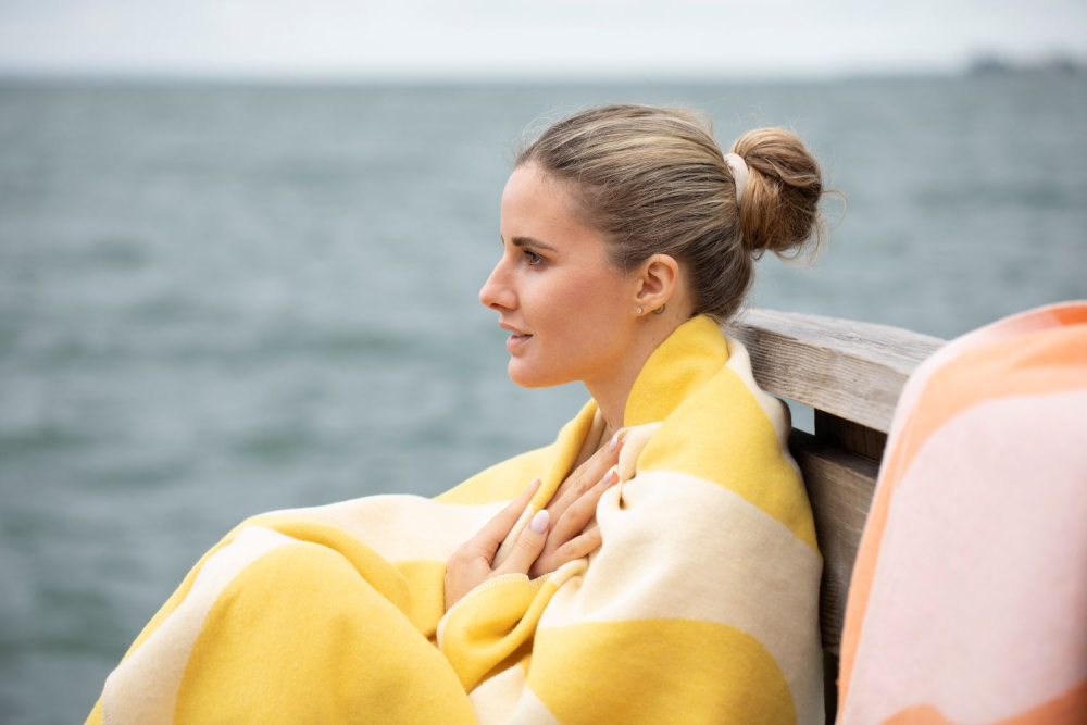 David Fussenegger Wohndecke Silvretta 'Retro Waves' 140 x 200 cm Hellgelb