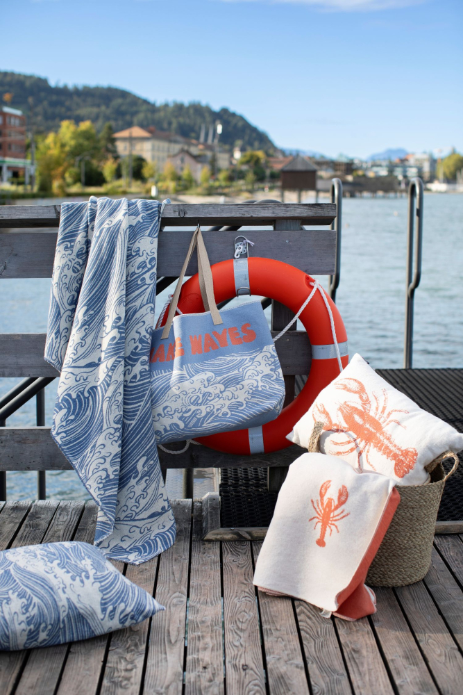 Preview: David Fussenegger Kissenhülle Alba 'Make Waves' 50 x 50 cm Marine- Blau