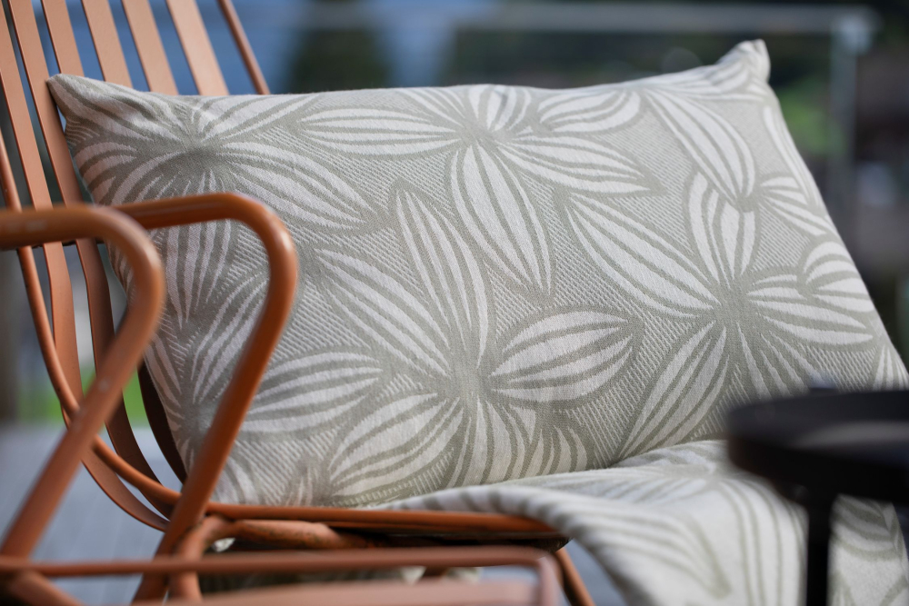 Preview: David Fussenegger Kissenhülle Porto 'Linea Flora' 40 x 60 cm Salbei- Grün