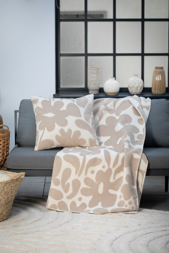 Preview: David Fussenegger Wohndecke Plaid Carla 'Flowers' 135 x 200 cm Zement- Beige