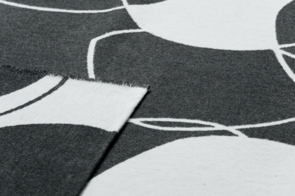 Preview: David Fussenegger Wohndecke Luca 'Abstrakt' 140 x 200 cm Anthrazit