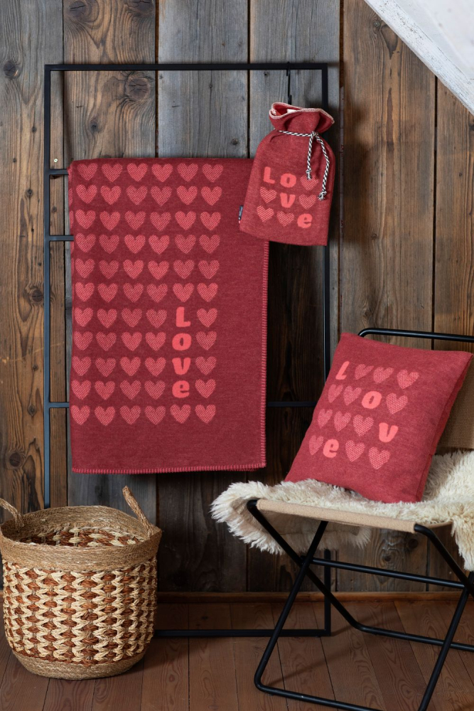 Preview: David Fussenegger Wärmflasche Silvretta 'Herzen/Love' 2L 21 x 38 cm Rot